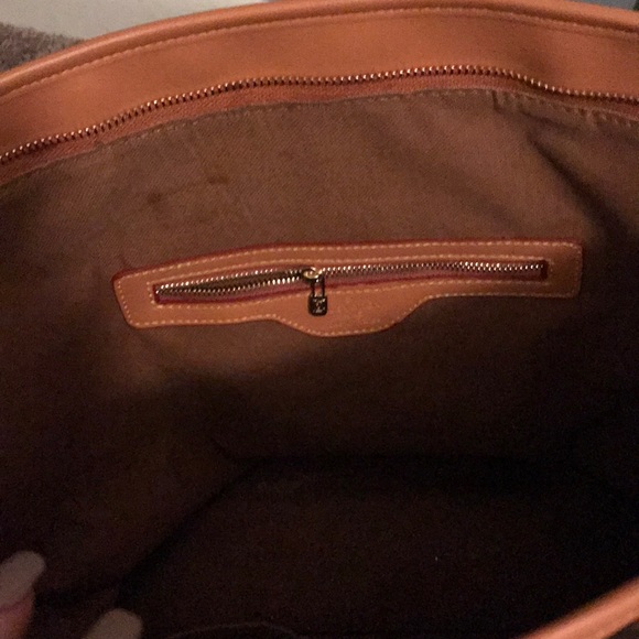 Louis Vuitton Handbag - Picture 3 of 3